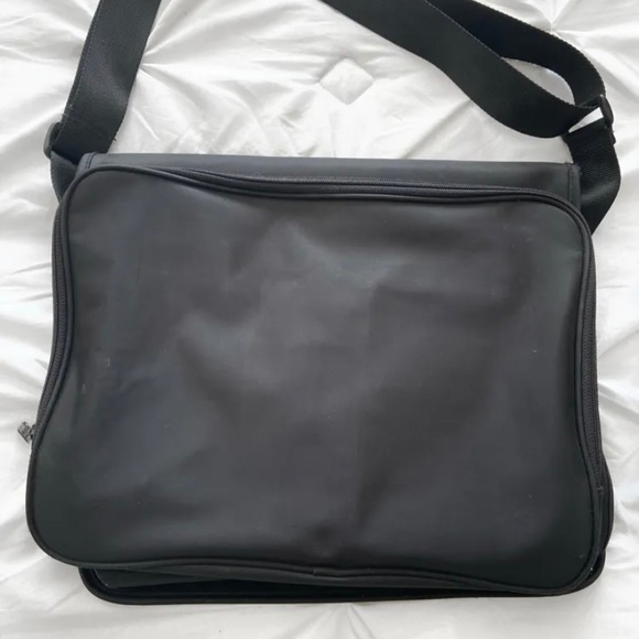 Kenneth Cole Reaction | Laptop or school bag - Picture 4 of 7